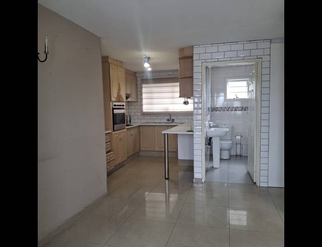 2 BEDROOM FLAT FOR SALE IN AUSTERVILLE
